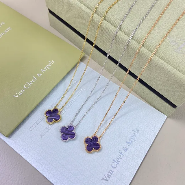 Van Cleef & Arpels Alhambra Colgantes de trébol con cuentas de piedras moradas marmoleadas 3