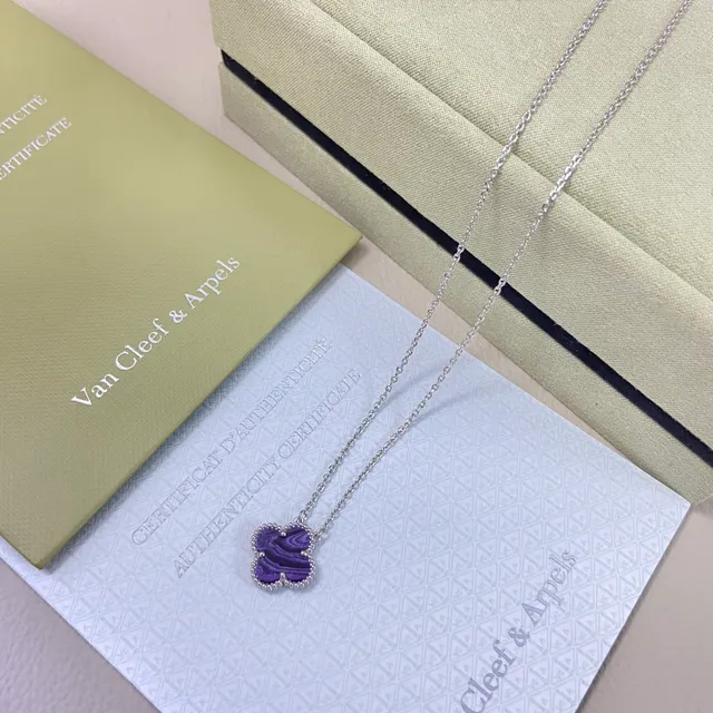 Van Cleef & Arpels Alhambra Colgantes de trébol con cuentas de piedras moradas marmoleadas 4