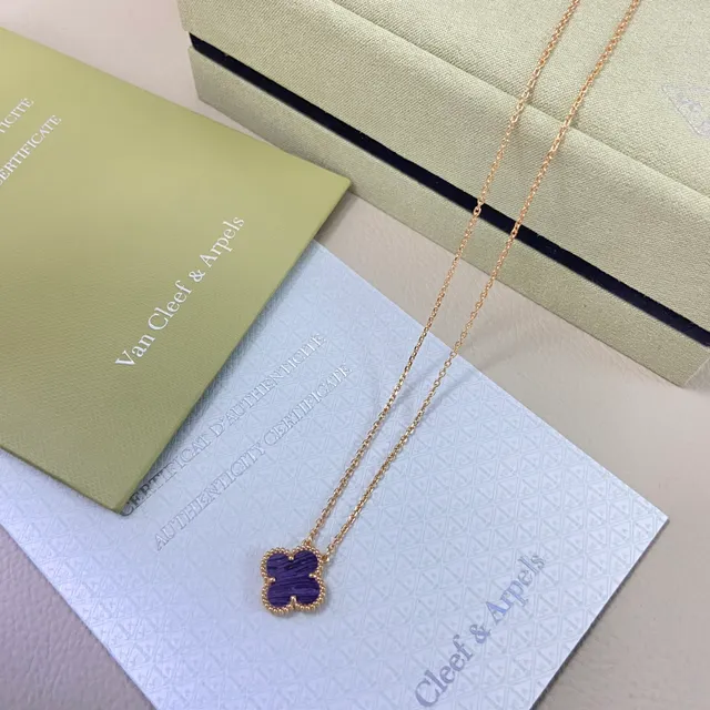Van Cleef & Arpels Alhambra Colgantes de trébol con cuentas de piedras moradas marmoleadas 6
