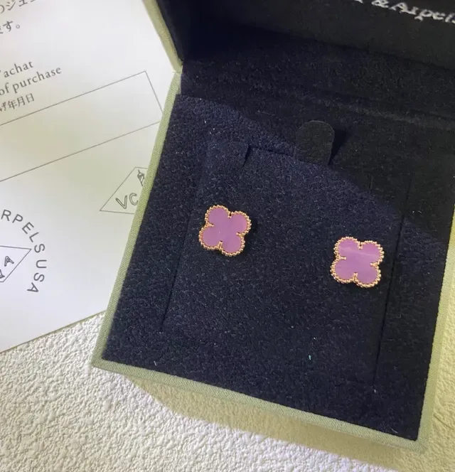 Van Cleef & Arpels Alhambra बैंगनी पत्थर सिलवटी क्लोवर कर्णफूल 3