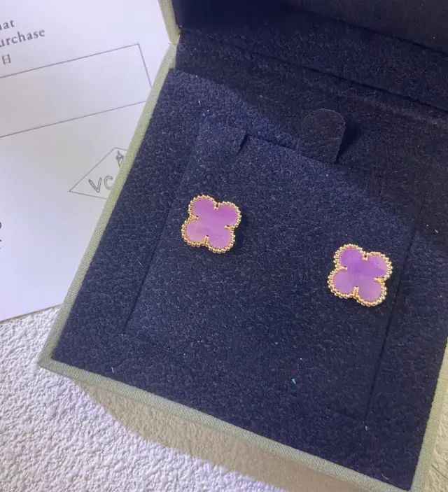 Van Cleef & Arpels Alhambra बैंगनी पत्थर सिलवटी क्लोवर कर्णफूल 4