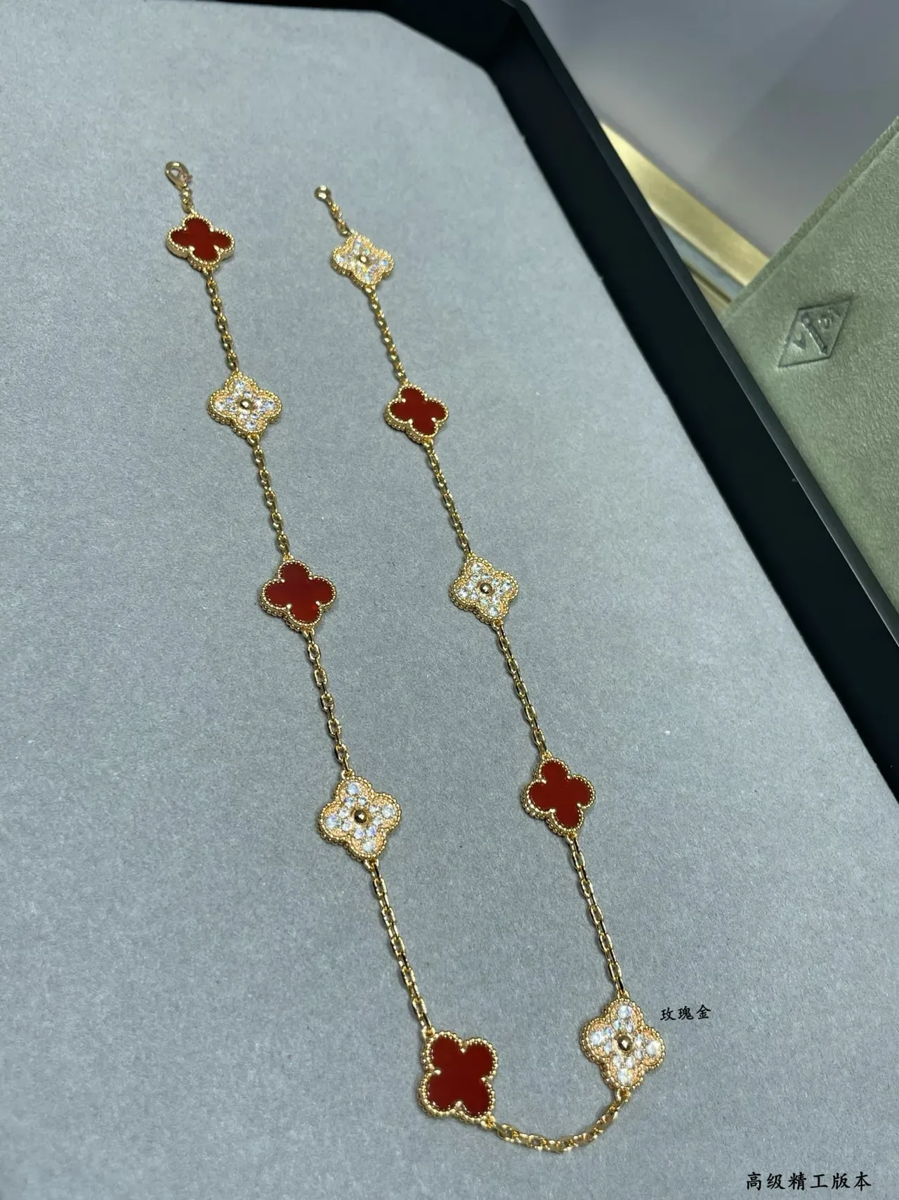Van Cleef & Arpels Alhambra Collier émail rouge et diamants 4