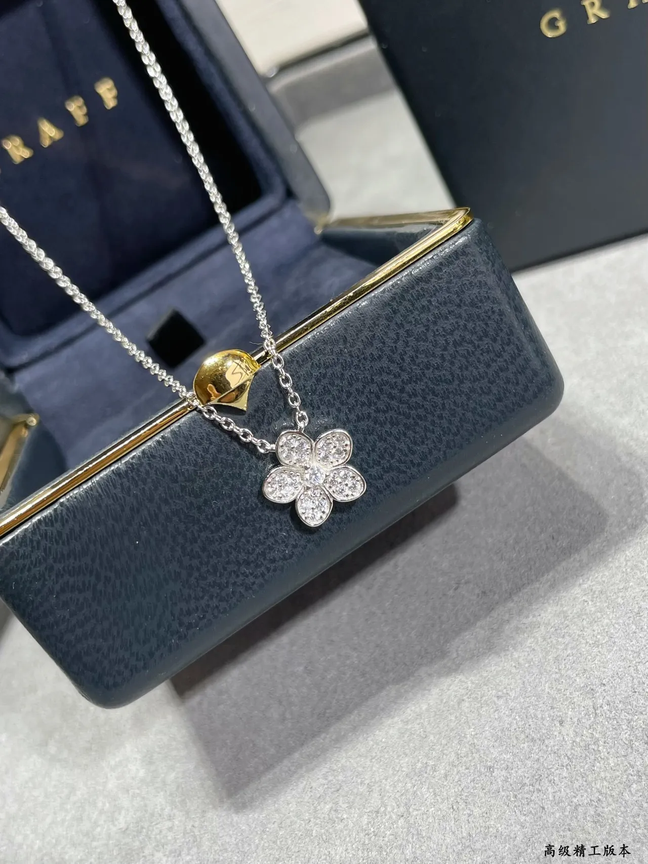 Van Cleef & Arpels Alhambra plata marino motivo floral de cinco pétalos Pavé-Set Diamonds collar 6