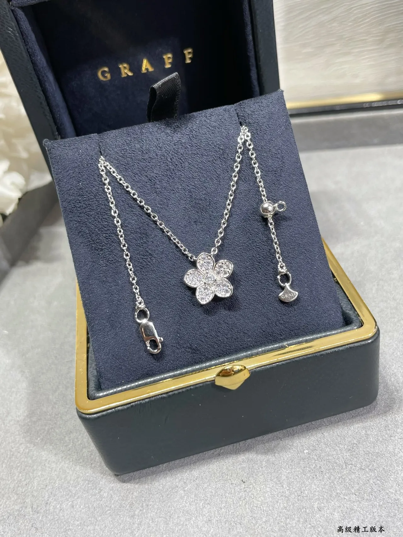 Van Cleef & Arpels Alhambra plata marino motivo floral de cinco pétalos Pavé-Set Diamonds collar 7