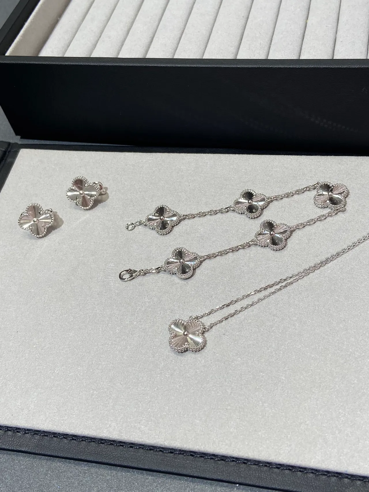 Van Cleef & Arpels Alhambra Silver White Four-Leaf Clover Motif Beaded Edge Detailing Necklace 2