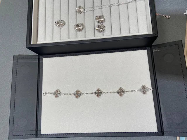 Van Cleef & Arpels Alhambra Silver White Four-Leaf Clover Motif Beaded Edge Detailing Necklace 4