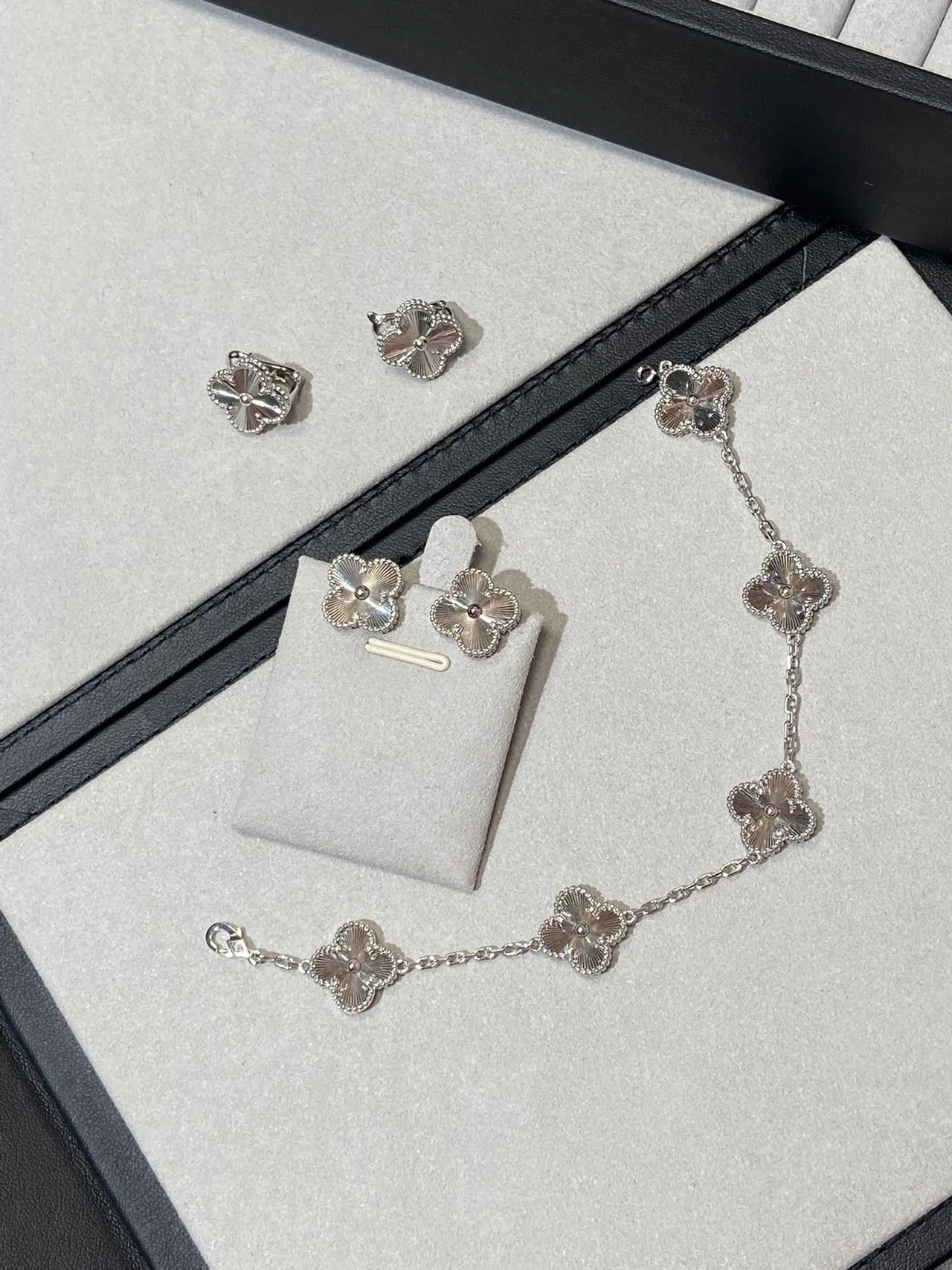 Van Cleef & Arpels Alhambra Silver White Four-Leaf Clover Motif Beaded Edge Detailing Necklace 5