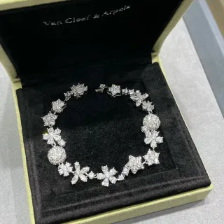 Van Cleef & Arpels 花卉图案 镶钻钻石手链