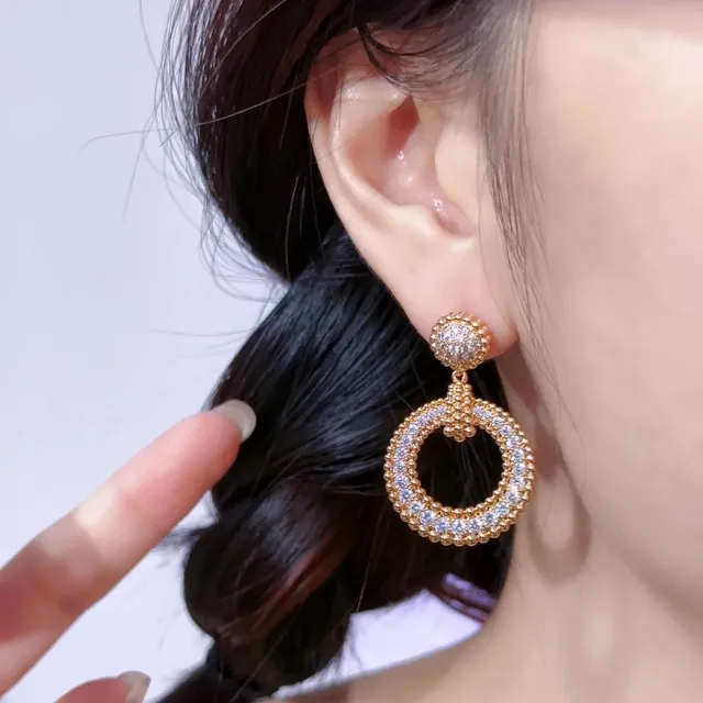 Van Cleef & Arpels पैवé क्रिस्टल सर्कुलर ड्रॉप ईयररिंग्स 5