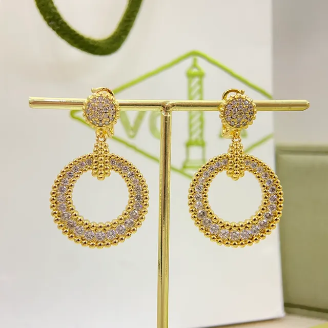 Van Cleef & Arpels पैवé क्रिस्टल सर्कुलर ड्रॉप ईयररिंग्स 8