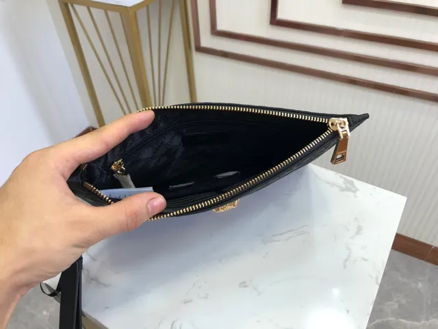 Versace Barocco relief Medusa pochette enveloppe noire 2