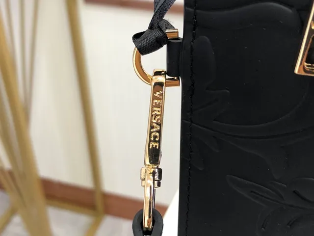 Versace Barocco relief Medusa pochette enveloppe noire 3