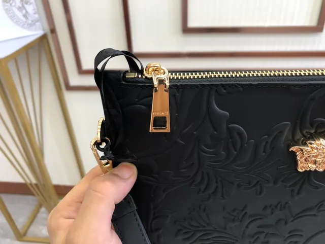 Versace Barocco relief Medusa pochette enveloppe noire 4