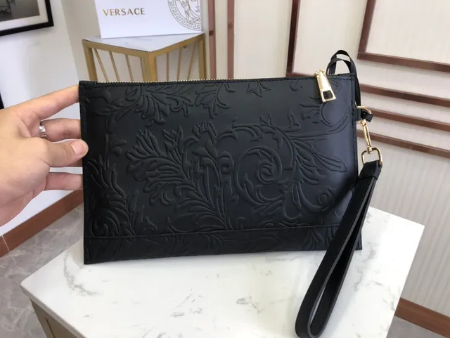 Versace Barocco relief Medusa pochette enveloppe noire 9