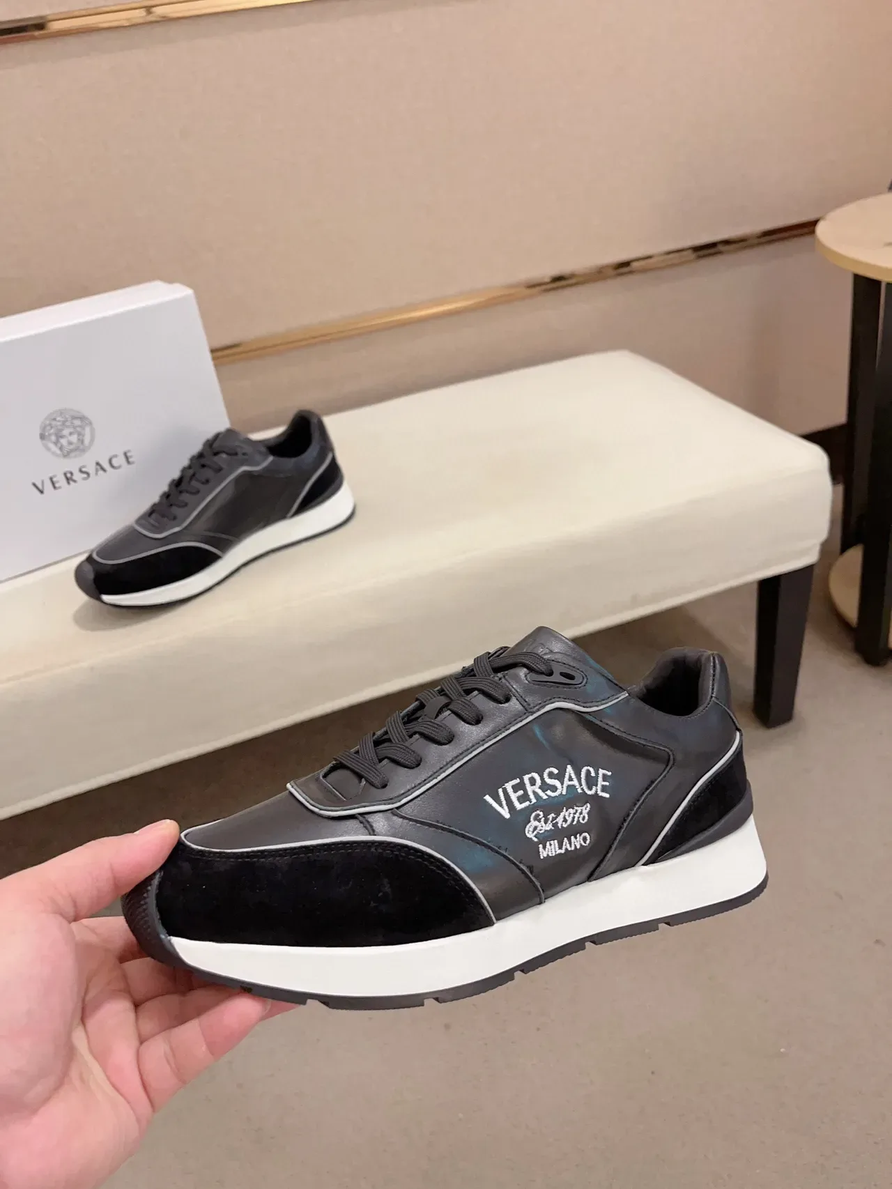 Versace Sneakers Lifestyle Noir et Blanc Suède et Cuir 2