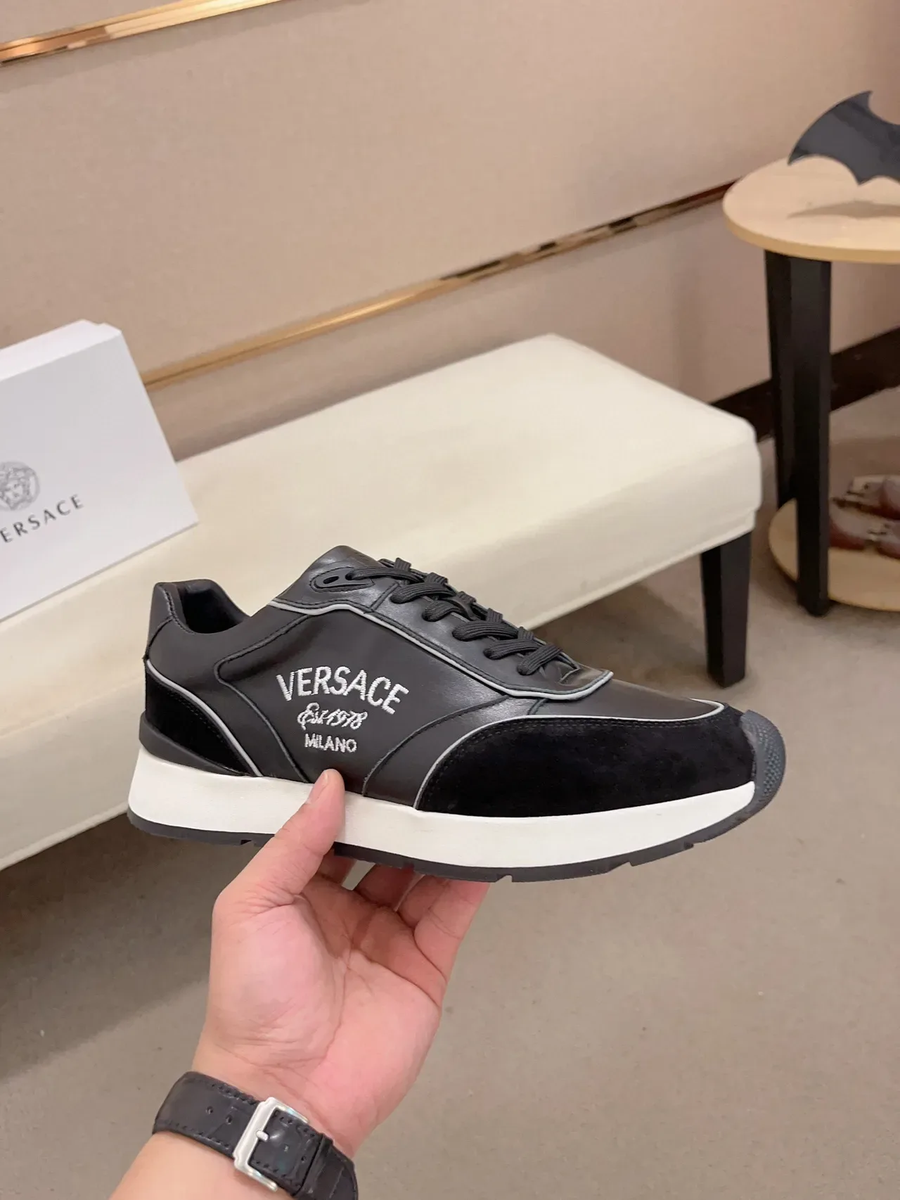Versace Sneakers Lifestyle Noir et Blanc Suède et Cuir 3