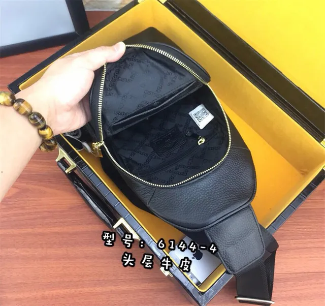 Versace Chain Reaction কালো সোনা উঁচিত মেডিউসা হেড হার্ডওয়্যার মেসেঞ্জার ব্যাগ 2