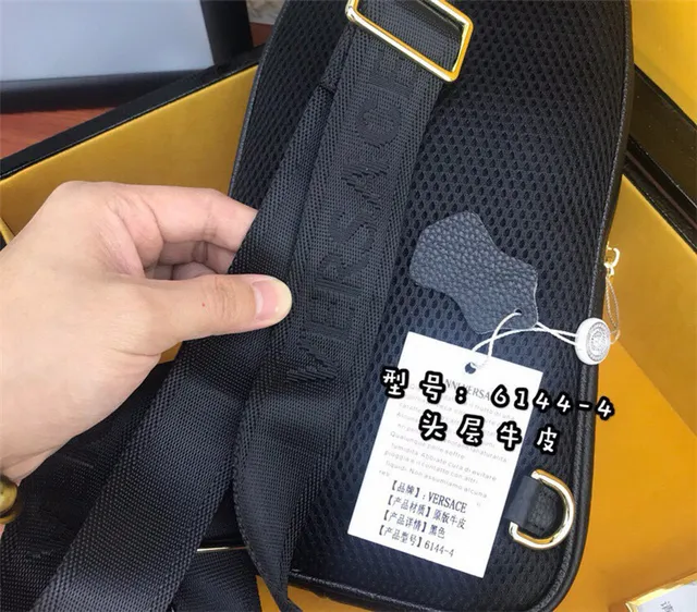 Versace Chain Reaction কালো সোনা উঁচিত মেডিউসা হেড হার্ডওয়্যার মেসেঞ্জার ব্যাগ 3