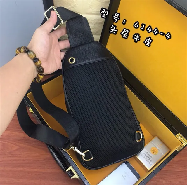 Versace Chain Reaction কালো সোনা উঁচিত মেডিউসা হেড হার্ডওয়্যার মেসেঞ্জার ব্যাগ 7