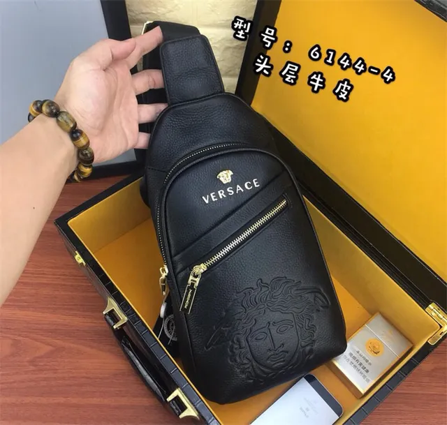 Versace Chain Reaction কালো সোনা উঁচিত মেডিউসা হেড হার্ডওয়্যার মেসেঞ্জার ব্যাগ 8