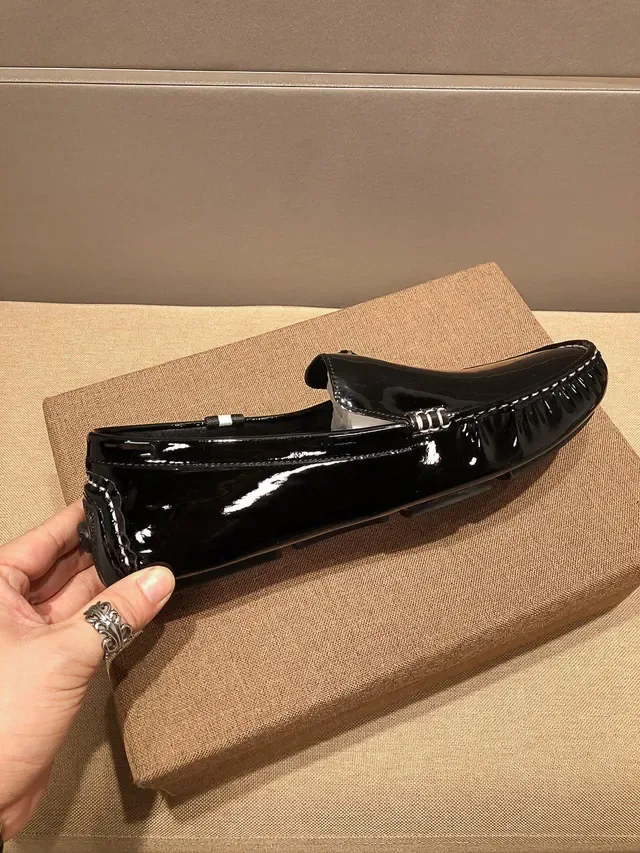 Versace Chain Reaction Black White Glossy Patent Leather Contrast Stitching Loafer 3