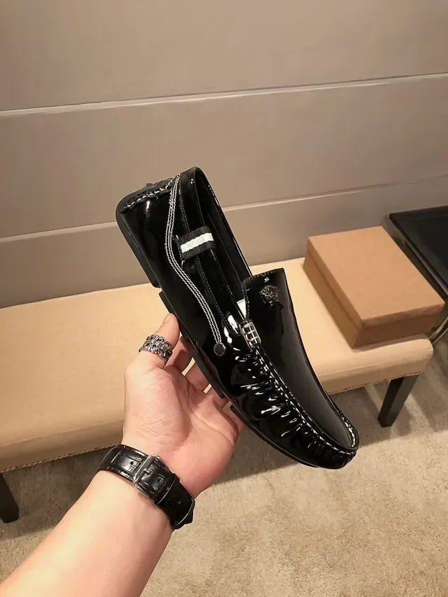 Versace Chain Reaction Black White Glossy Patent Leather Contrast Stitching Loafer 5