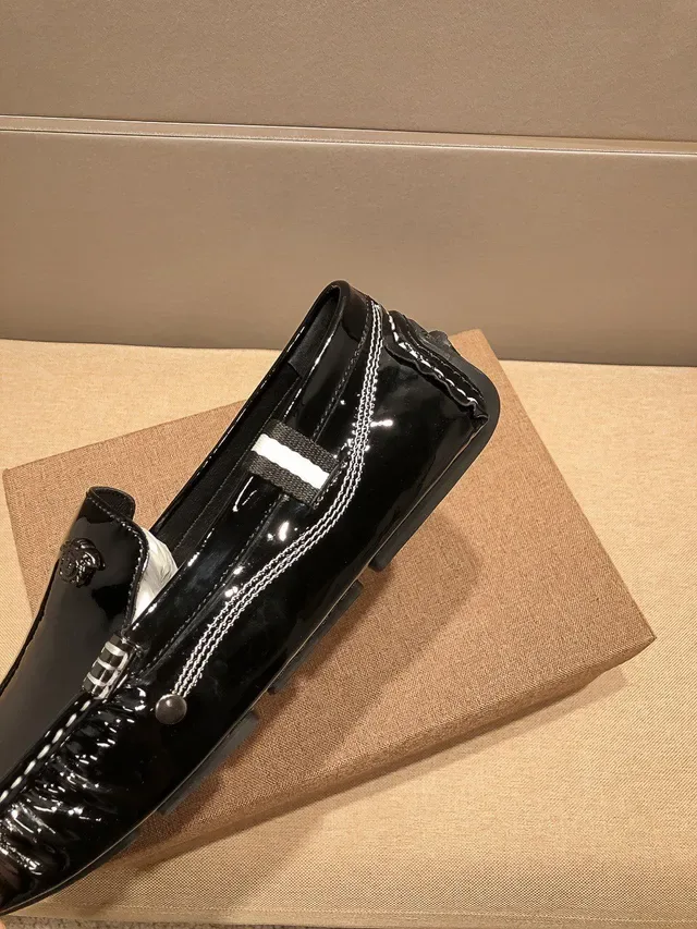 Versace Chain Reaction Black White Glossy Patent Leather Contrast Stitching Loafer 8