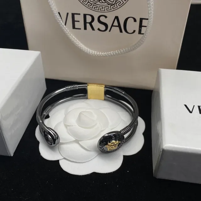 Versace Chain Reaction डबल-बार कफ चूड़ियां 2