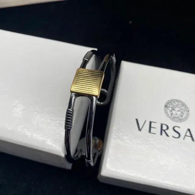 Versace Chain Reaction डबल-बार कफ चूड़ियां 6