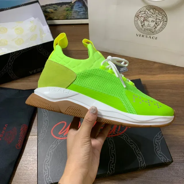 Versace Chain Reaction नीन ग्रीन मेश चंकी स्नीकर्स 4