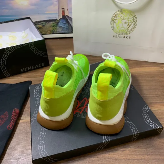 Versace Chain Reaction नीन ग्रीन मेश चंकी स्नीकर्स 5