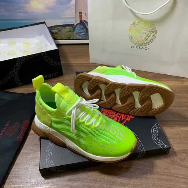 Versace Chain Reaction नीन ग्रीन मेश चंकी स्नीकर्स 7