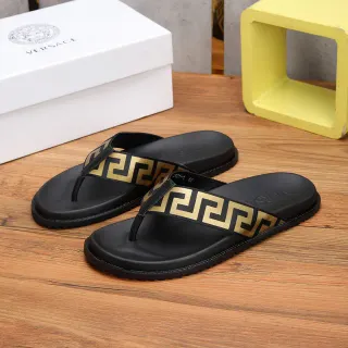 Versace Greca Odissea काला और सुनहरा चप्पल