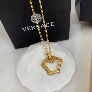 Versace Greca Odissea সোনালী রঙের চার পাতা পেন্ডেন্ট নেকলেস