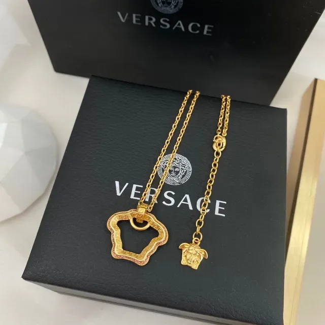 Versace Greca Odissea Gold-Tone Quatrefoil Pendant Necklace 3