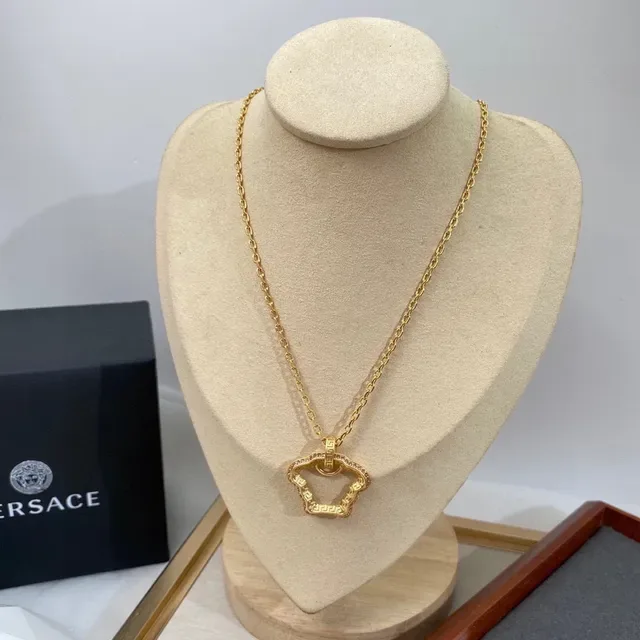 Versace Greca Odissea Gold-Tone Quatrefoil Pendant Necklace 4