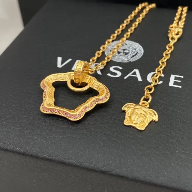 Versace Greca Odissea Gold-Tone Quatrefoil Pendant Necklace 8