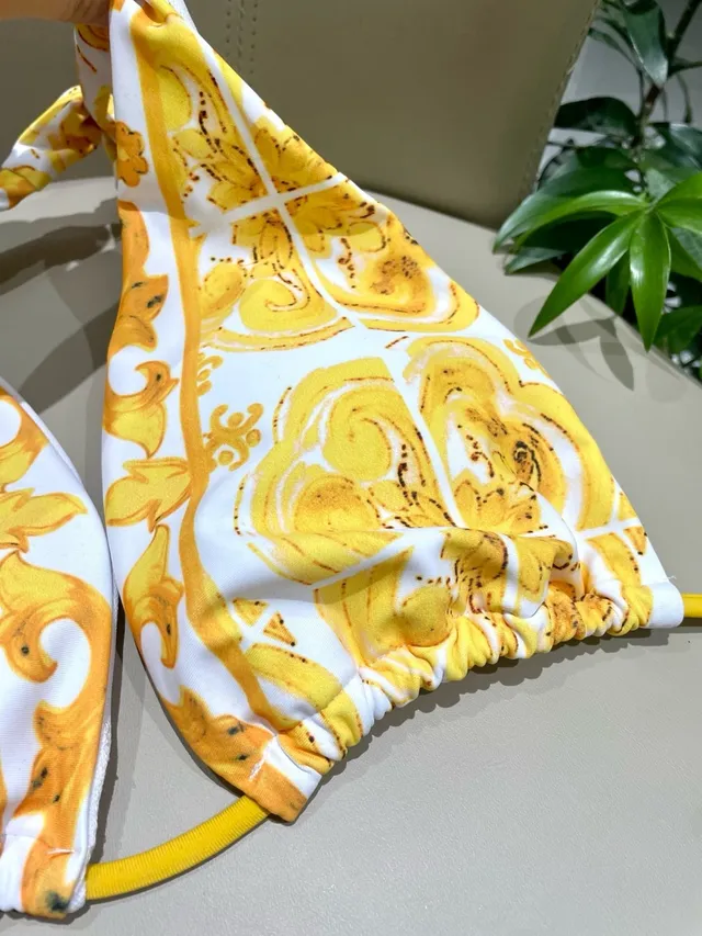 Versace Greca Print Top Halter Triângulo e Biquíni de Cintura Baixa Roupas de banho 2