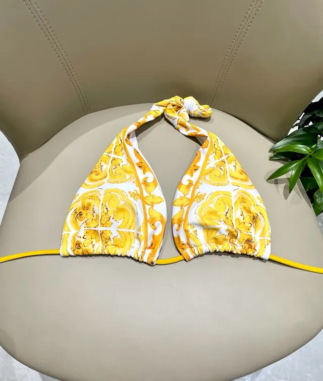 Versace Greca Print Top Halter Triângulo e Biquíni de Cintura Baixa Roupas de banho 3