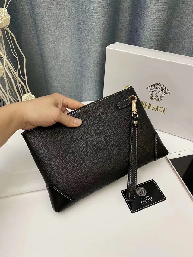 Versace La Medusa Pochette Envelope en Cuir Noir Grainé 5