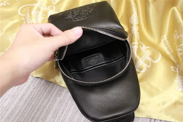Versace Medusa Logo bolsa cruzada de cuero negro texturizado 2