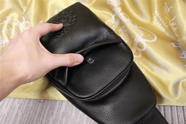 Versace Medusa Logo bolsa cruzada de cuero negro texturizado 3