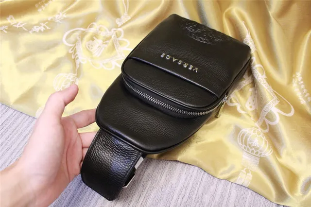 Versace Medusa Logo bolsa cruzada de cuero negro texturizado 5