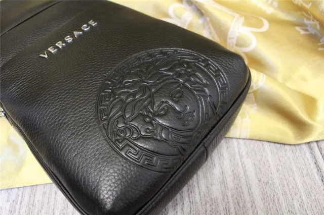 Versace Medusa Logo bolsa cruzada de cuero negro texturizado 8