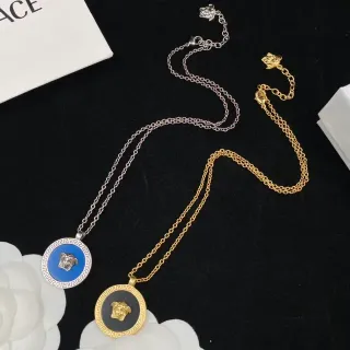 Versace মেডুসা মেডেলিয়ন নীল রূপালী বৃত্তাকার পেন্ডেন্ট মাথার মোটিফ নেকলেস