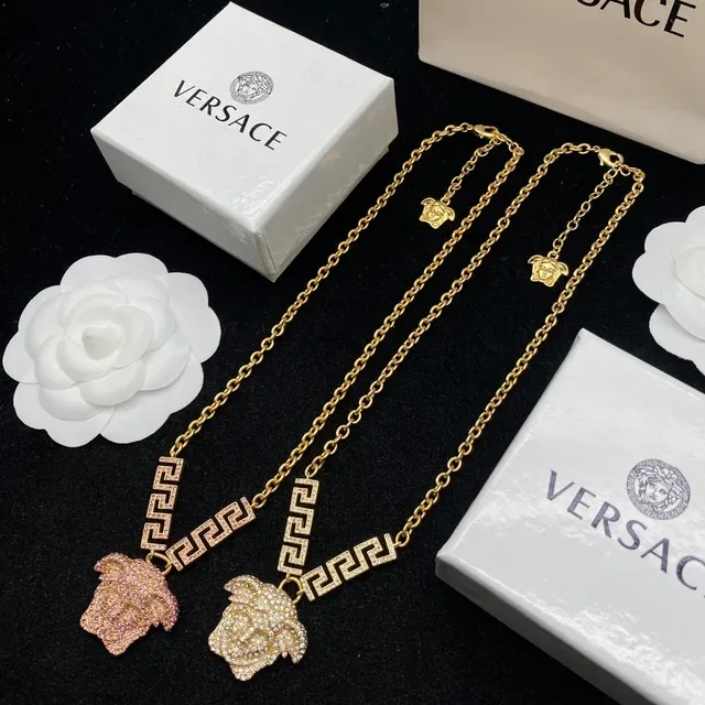 Versace मेड्यूसा पेव क्रिस्टल गोल्ड टोन चेन हार 4
