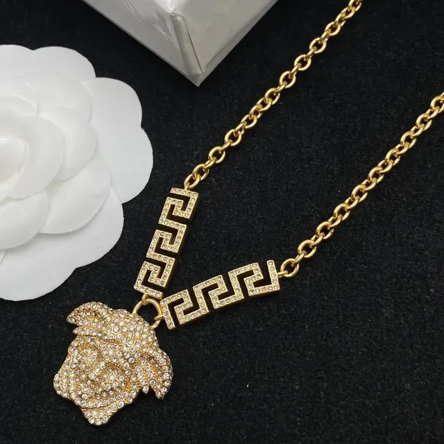 Versace मेड्यूसा पेव क्रिस्टल गोल्ड टोन चेन हार 6