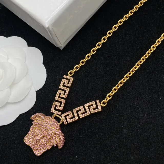 Versace मेड्यूसा पेव क्रिस्टल गोल्ड टोन चेन हार 7