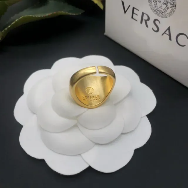 خاتم Versace Medusa Signet ذهبي وأسود مينا 3