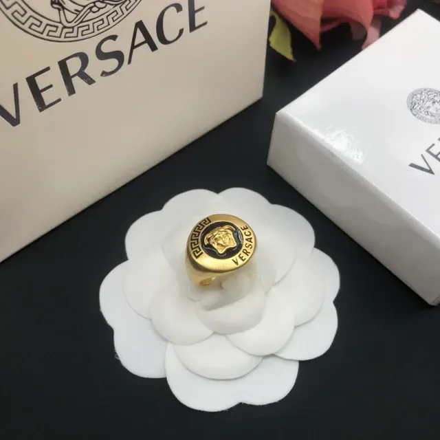 خاتم Versace Medusa Signet ذهبي وأسود مينا 4